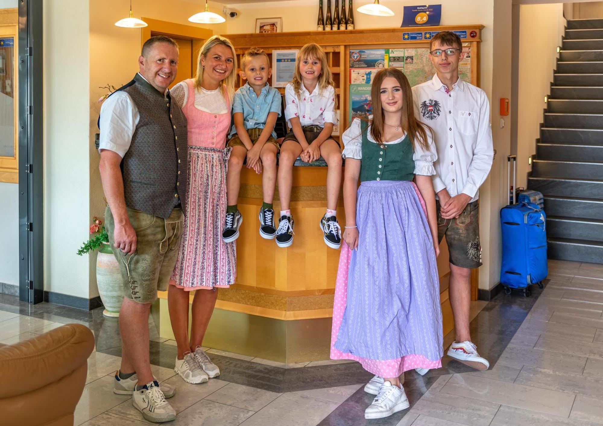 אלטמונסטר Panorama Hotel Traunstein מראה חיצוני תמונה