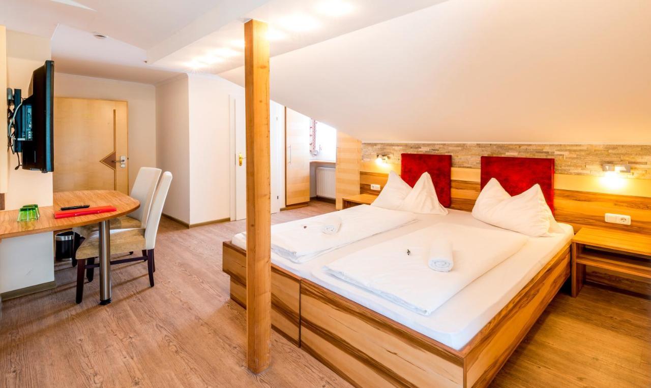 אלטמונסטר Panorama Hotel Traunstein מראה חיצוני תמונה